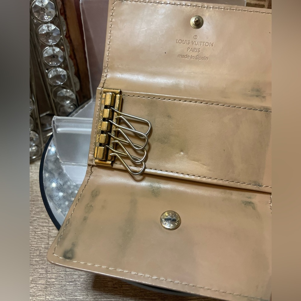 LOUIS VUITTON tan brown 4 key case - Picture 4 of 7